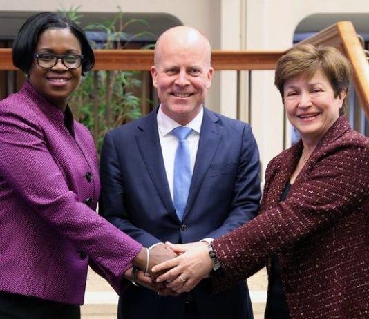 Prime Minister and Minister of Finance witness The Netherlands and World Bank sign US$ 580 million agreement to establish the Trust Fund