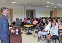 Minister Geerlings tells over 100 civil servants restructuring government is a priority