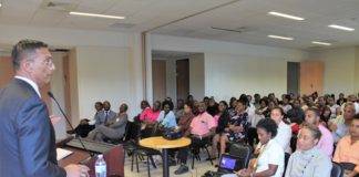 Minister Geerlings tells over 100 civil servants restructuring government is a priority