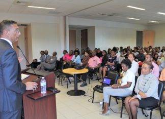 Minister Geerlings tells over 100 civil servants restructuring government is a priority