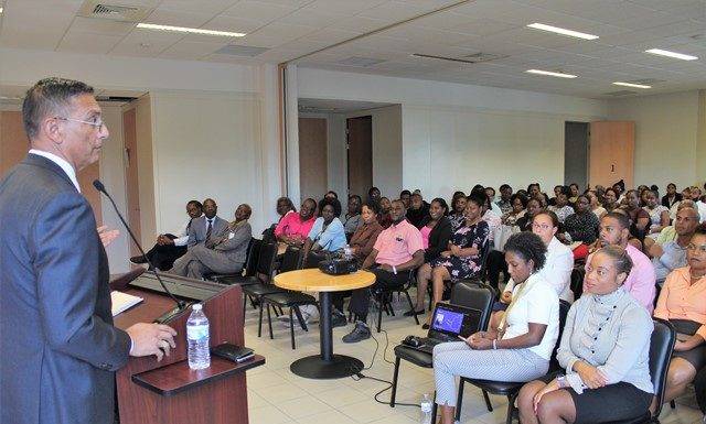 Minister Geerlings tells over 100 civil servants restructuring government is a priority
