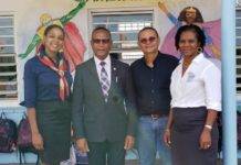 Minister Smith Visits Sr. Regina School – Apologises for Error Made in Presentation to Parliament