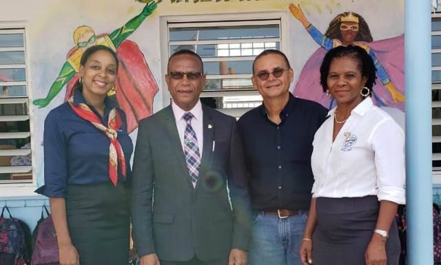 Minister Smith Visits Sr. Regina School – Apologises for Error Made in Presentation to Parliament