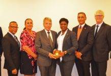 COM presents token of appreciation to Vice President of Council of State Donner