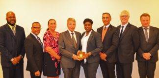 COM presents token of appreciation to Vice President of Council of State Donner