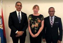 Smith signs MOU for Law Class at USM