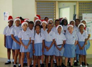 Students bring holiday cheer to SMMC