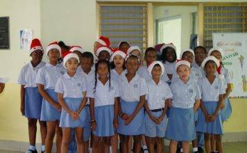 Students bring holiday cheer to SMMC