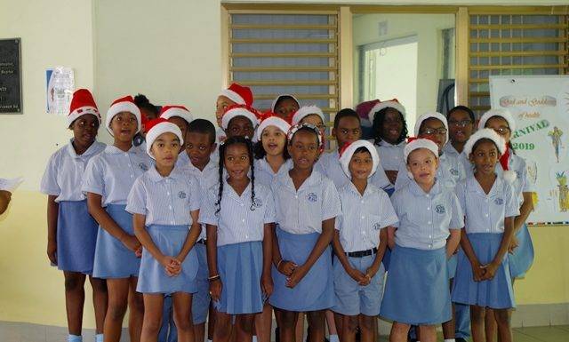 Students bring holiday cheer to SMMC