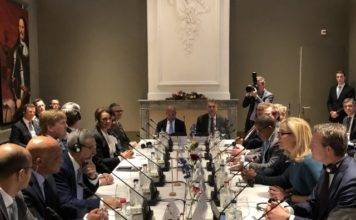 Minister Wuite building relationships at Cape Verde President’s Official State Dinner & Working Round-Table Meetings