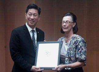 Minister Lee presented with poster in connection with AUCs Community Action Day