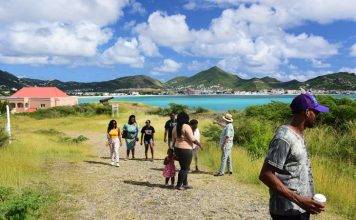NHFM celebrated international volunteers day with a hike to Fort Amsterdam