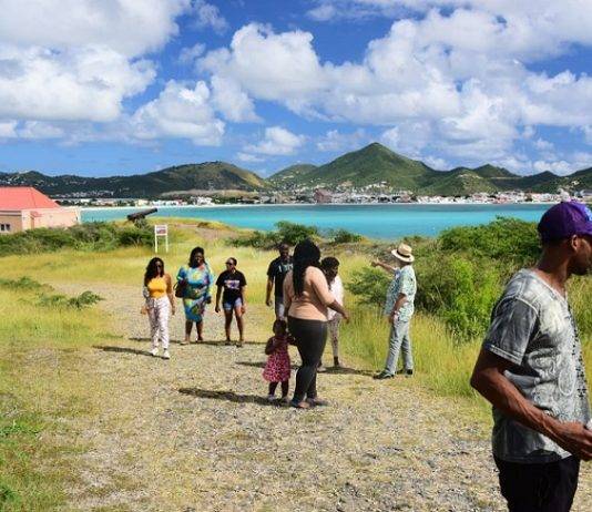 NHFM celebrated international volunteers day with a hike to Fort Amsterdam