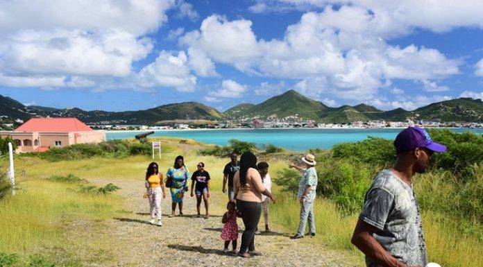 NHFM celebrated international volunteers day with a hike to Fort Amsterdam