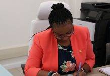 PM Jacobs and State Secretary Knops signs the third tranche of liquidity support