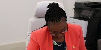 PM Jacobs and State Secretary Knops signs the third tranche of liquidity support
