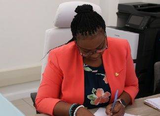 PM Jacobs and State Secretary Knops signs the third tranche of liquidity support