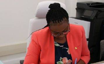 PM Jacobs and State Secretary Knops signs the third tranche of liquidity support