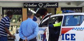 Armed robbery on jewelry store in Front Street.