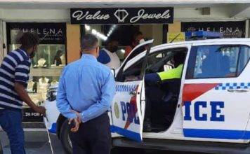 Armed robbery on jewelry store in Front Street.
