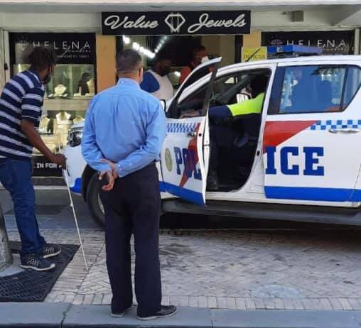 Armed robbery on jewelry store in Front Street.