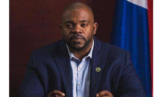 Emmanuel asks Holiday to clarify his signing of garbage contracts advice