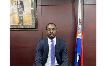 Garrick J. Richardson sworn in as Secretary General (Griffier) of the Parliament of Sint Maarten