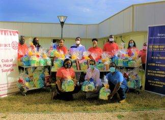 Rotary Sunset and Rotaract Sunrise Donates Maternity Gift Baskets to SMMC