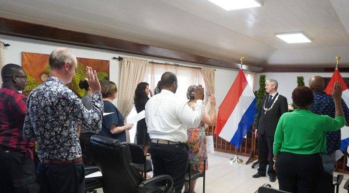 14 civil servants of the Public Entity Saba took oath of office