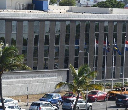 Economic Bulletin with emphasis on economic outlook for the monetary union