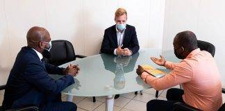 Aalbers and Lont present ‘Capita Selecta; Caribisch Fiscaal Recht’ to Minister Irion