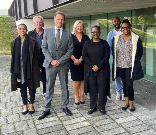 Minister Richardson visits the National Forensic Institute in the Netherlands