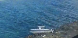30ft powerboat grounded at Blowing Rock