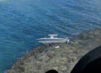 30ft powerboat grounded at Blowing Rock