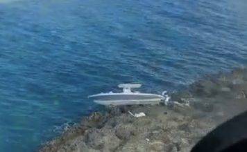 30ft powerboat grounded at Blowing Rock