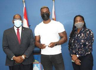 Minister Samuel Recognizes 2021 Most Valuable Player of Dutch Baseball’s Hoofdklasse Denzel Richardson