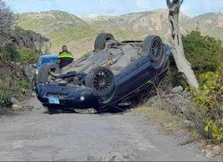 Car flips over in Statia