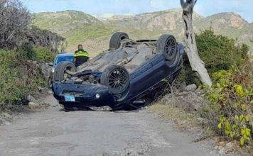 Car flips over in Statia