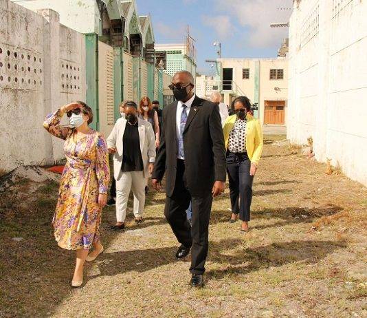 State Secretary visits the Point Blanche Prison with the Prime Minister and the Minister of Justice