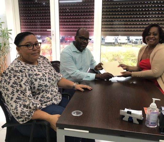 Cay Hill Pharmacy concludes Group Pension Plan with Henderson International BV