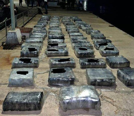 Dutch Caribbean Coast intercepted a go-fast with over 1600 kilograms of drugs