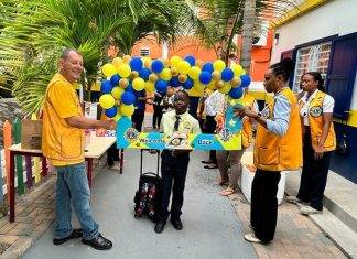 Sint Maarten Lions Club ‘Fresh n Cool’ Back-to-School Project brought smiles to instructors and many cheerful pupils.