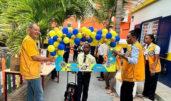 Sint Maarten Lions Club ‘Fresh n Cool’ Back-to-School Project brought smiles to instructors and many cheerful pupils.