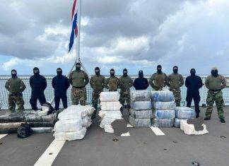 Zr.Ms. Holland intercepts more than 1000 kilograms of contraband