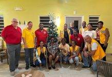 St. Maarten Lions help to decorate the elderly care center
