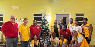 St. Maarten Lions help to decorate the elderly care center