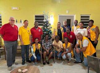 St. Maarten Lions help to decorate the elderly care center