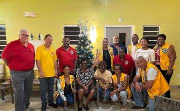 St. Maarten Lions help to decorate the elderly care center