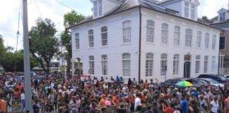 Chaos, tear gas and protesters in the demonstration storms Suriname parliament building