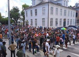 Chaos, tear gas and protesters in the demonstration storms Suriname parliament building